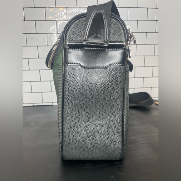 Authentic Louis Vuitton Taimyr Green & Black Tiaga Leather Crossbody Messenger - Picture 13 of 14